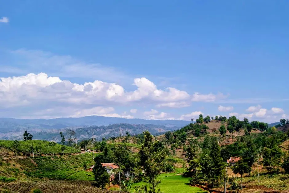 Pemandangan alam dekat Lewo Leba untuk perjalanan singkat